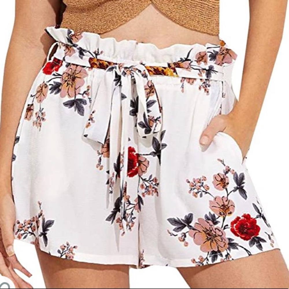 🌹 LIKE NEW white/Floral print flowy shorts